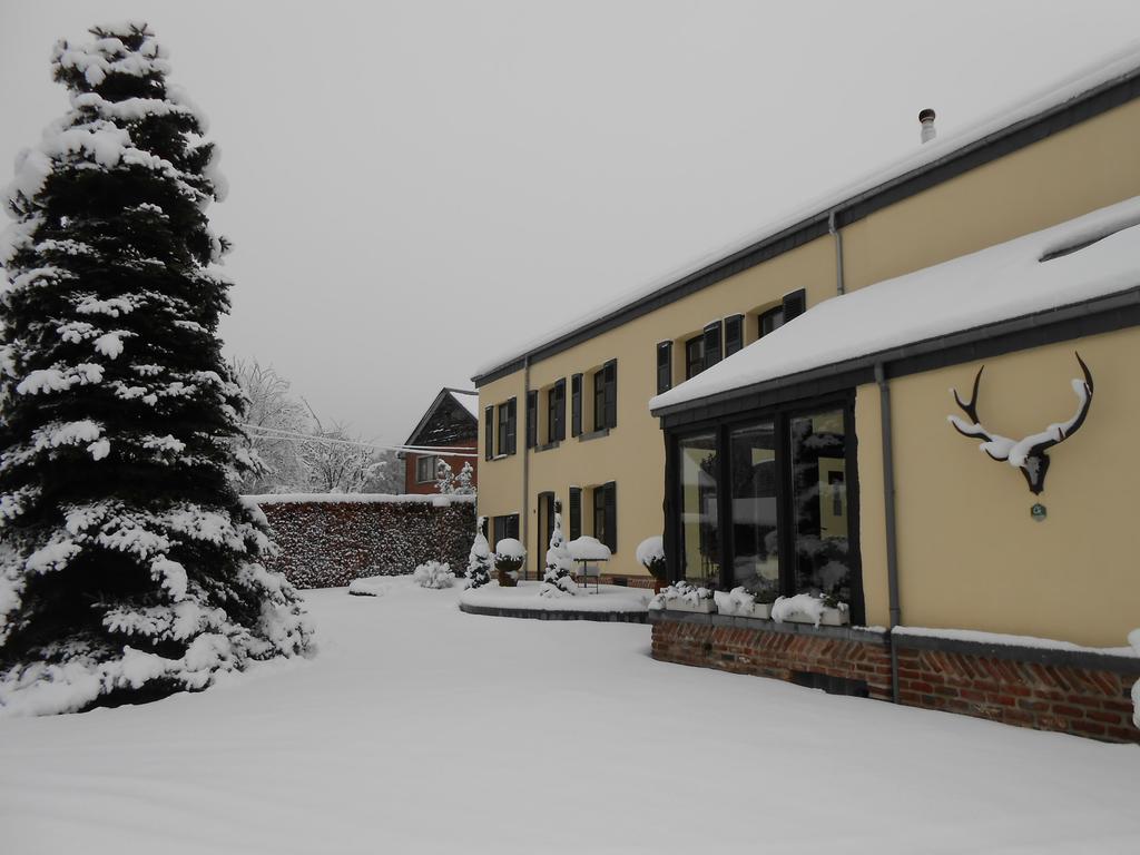 Le Bien-Aller Des Perets Hotel Сен-Юбер Екстериор снимка