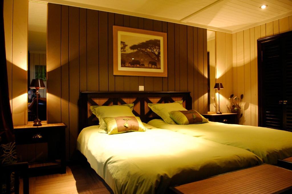 Le Bien-Aller Des Perets Hotel Сен-Юбер Стая снимка