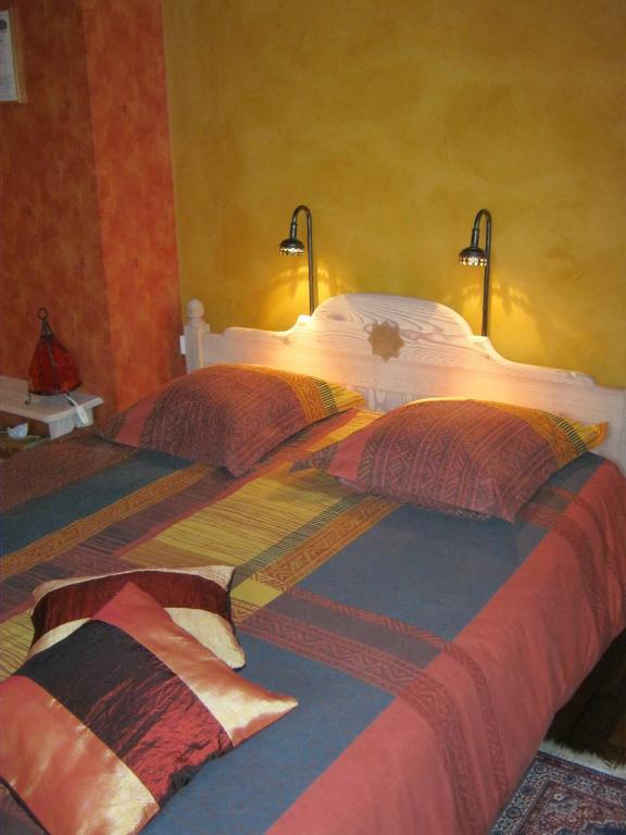 Le Bien-Aller Des Perets Hotel Сен-Юбер Стая снимка