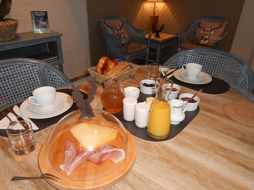 Le Bien-Aller Des Perets Hotel Сен-Юбер Екстериор снимка