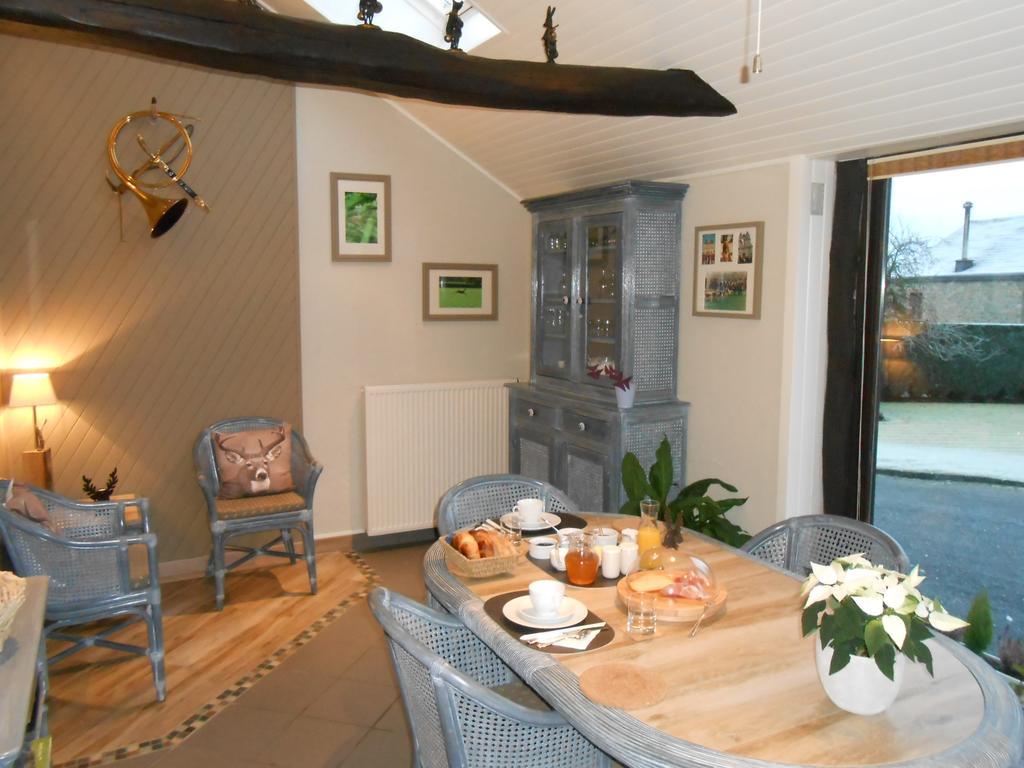 Le Bien-Aller Des Perets Hotel Сен-Юбер Екстериор снимка